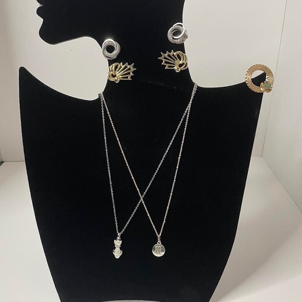 Vintage jewelry lot, some signed other not.